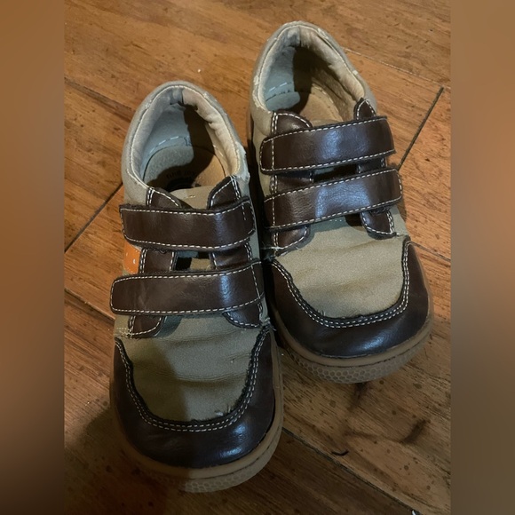 Livie and Luca Boy’s brown leather Velcro sneakers, Size 12 - Picture 1 of 5